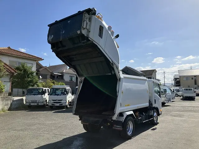 いすゞ エルフ TPG-NMR85N(2WD)の写真15