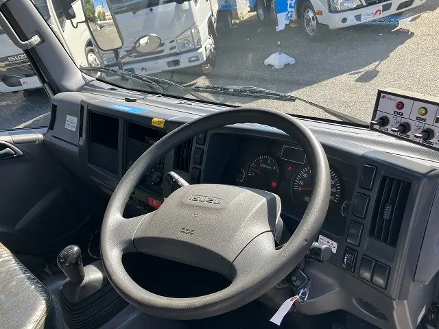 いすゞ エルフ TPG-NMR85N(2WD)の写真26
