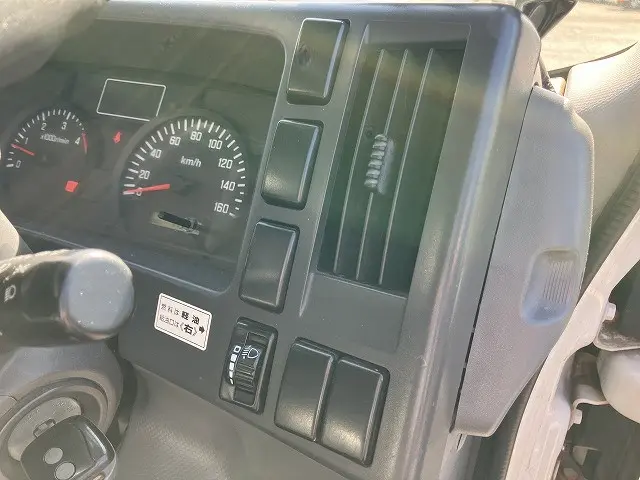 いすゞ エルフ TPG-NMR85N(2WD)の写真28