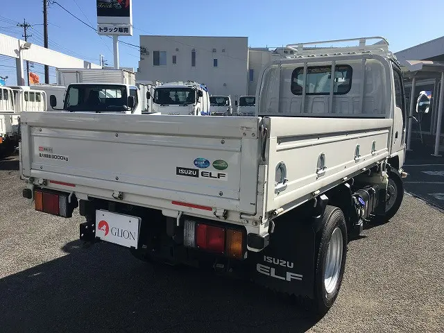いすゞ エルフ 2RG-NKR88A(2WD)の写真6