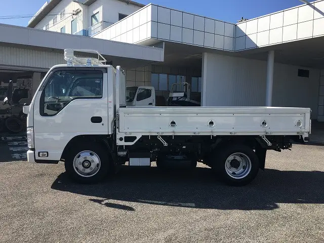 いすゞ エルフ 2RG-NKR88A(2WD)の写真7