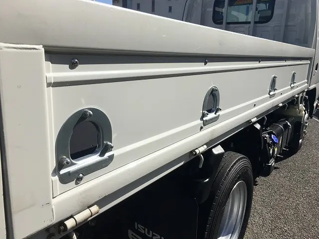 いすゞ エルフ 2RG-NKR88A(2WD)の写真18