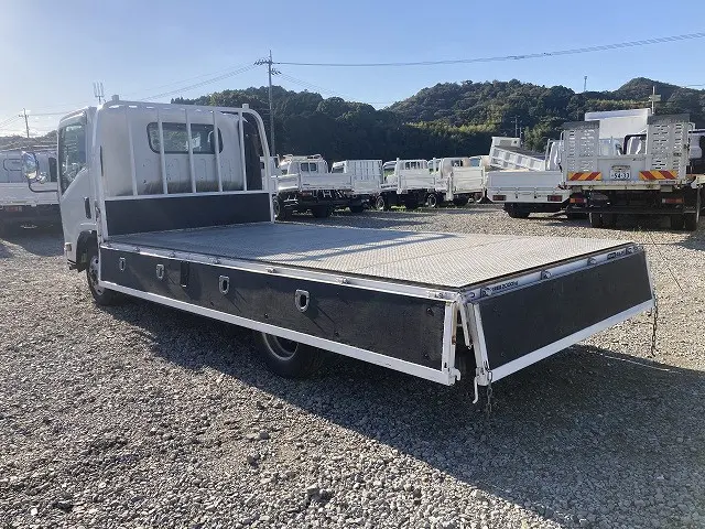 いすゞ エルフ BKG-NPR85AN(2WD)の写真13