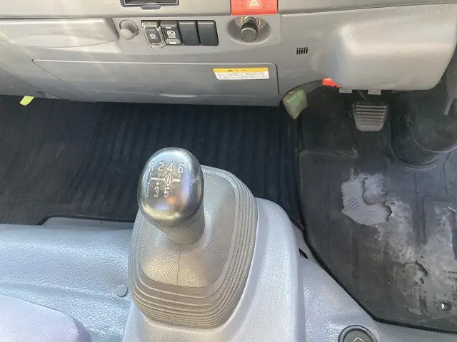 いすゞ エルフ BKG-NPR85AN(2WD)の写真24