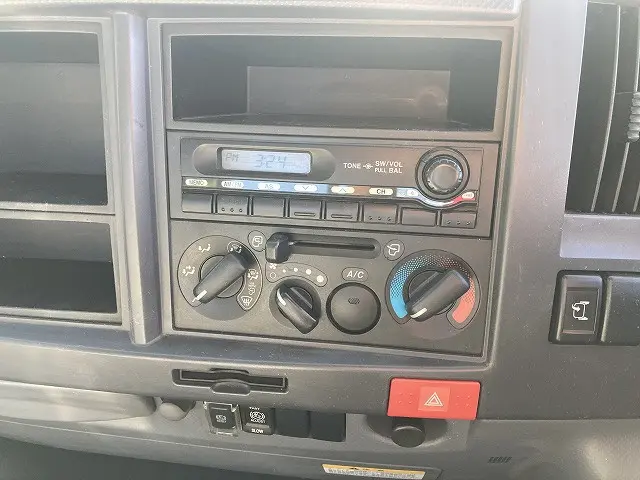 いすゞ エルフ BKG-NPR85AN(2WD)の写真25