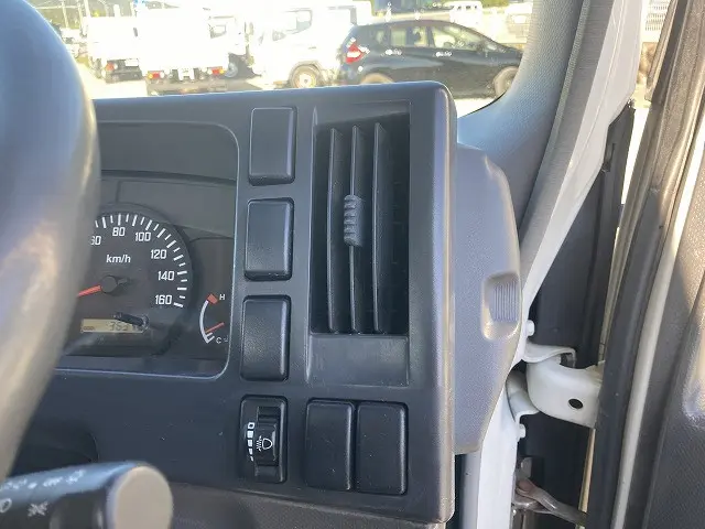 いすゞ エルフ BKG-NPR85AN(2WD)の写真28