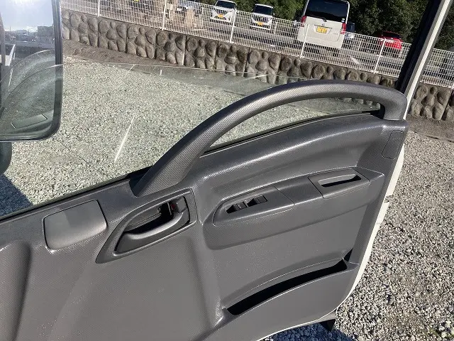 いすゞ エルフ BKG-NPR85AN(2WD)の写真29