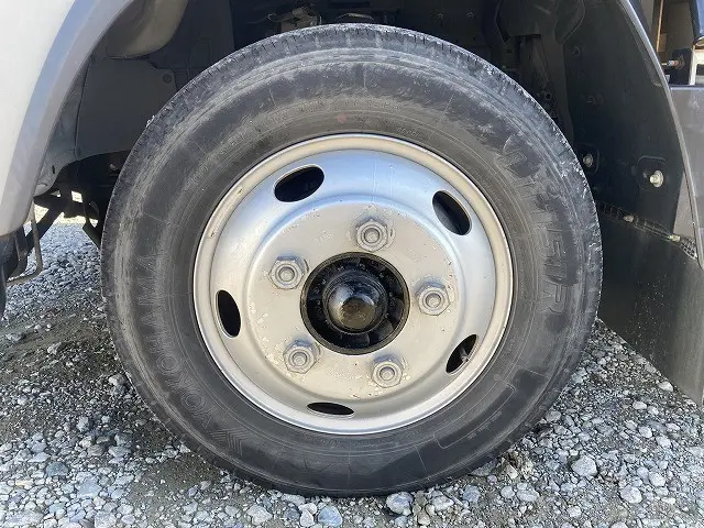 いすゞ エルフ BKG-NPR85AN(2WD)の写真42