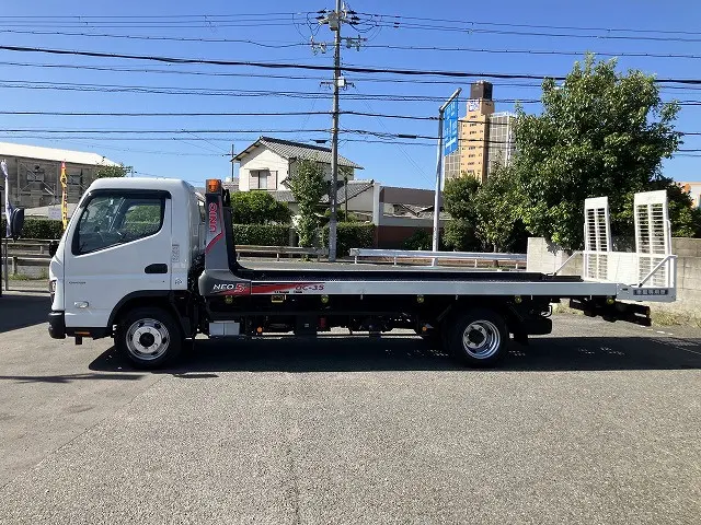 三菱 キャンター 2PG-FEB80(2WD)の写真4