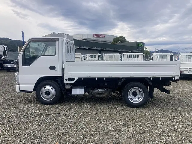 いすゞ エルフ BDG-NKR85A(2WD)の写真4
