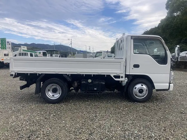 いすゞ エルフ BDG-NKR85A(2WD)の写真5