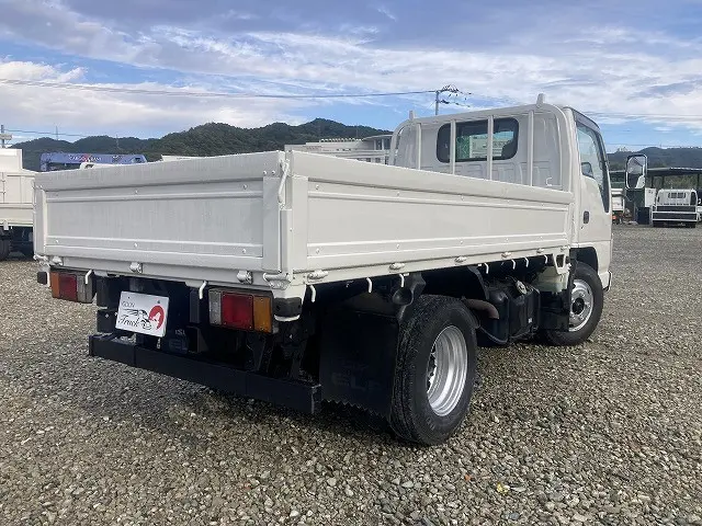 いすゞ エルフ BDG-NKR85A(2WD)の写真8