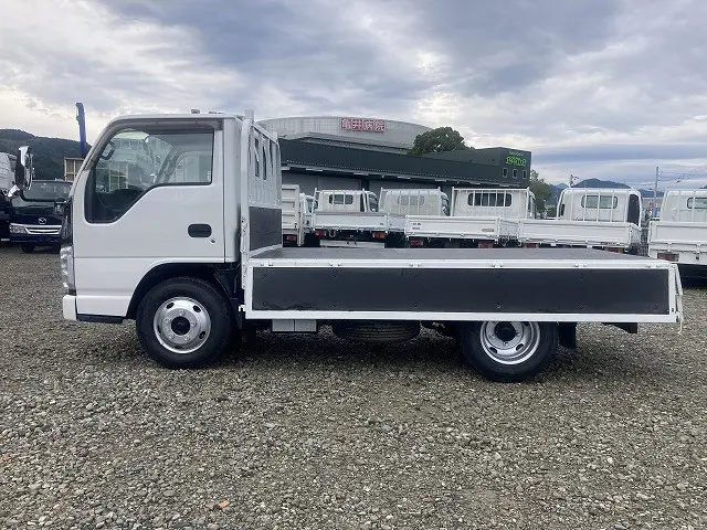 いすゞ エルフ BDG-NKR85A(2WD)の写真11