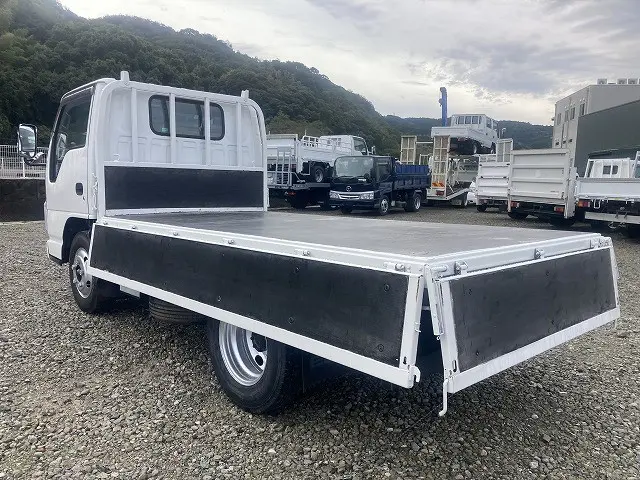 いすゞ エルフ BDG-NKR85A(2WD)の写真13