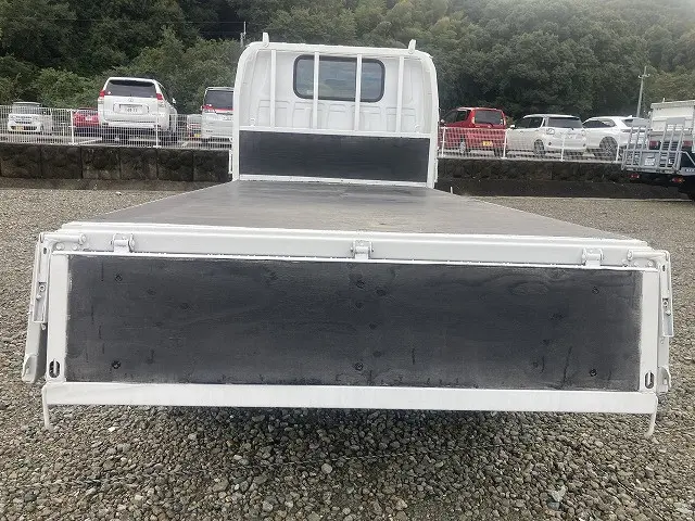 いすゞ エルフ BDG-NKR85A(2WD)の写真14