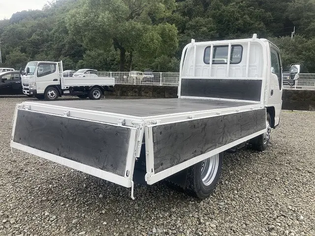 いすゞ エルフ BDG-NKR85A(2WD)の写真15