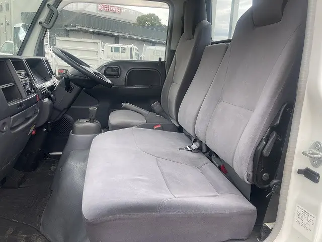 いすゞ エルフ BDG-NKR85A(2WD)の写真21