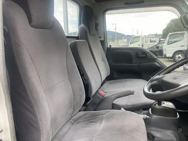 いすゞ エルフ BDG-NKR85A(2WD)の写真22