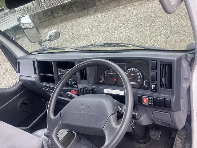 いすゞ エルフ BDG-NKR85A(2WD)の写真24