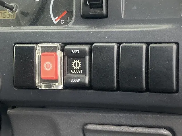 いすゞ エルフ BDG-NKR85A(2WD)の写真28