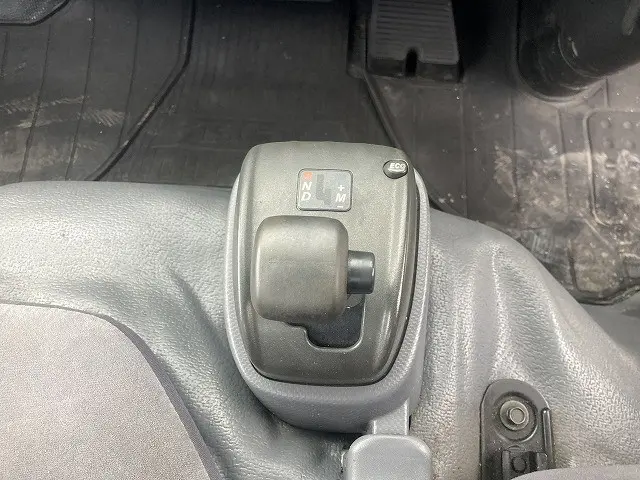 いすゞ エルフ BDG-NKR85A(2WD)の写真30