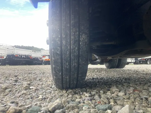 いすゞ エルフ BDG-NKR85A(2WD)の写真32