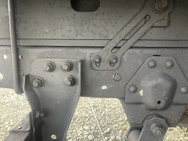 いすゞ エルフ BDG-NKR85A(2WD)の写真36