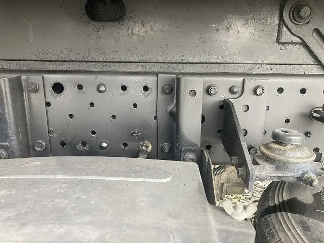 いすゞ エルフ BDG-NKR85A(2WD)の写真42