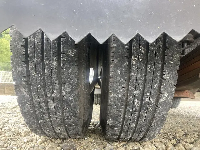 いすゞ エルフ BDG-NKR85A(2WD)の写真43