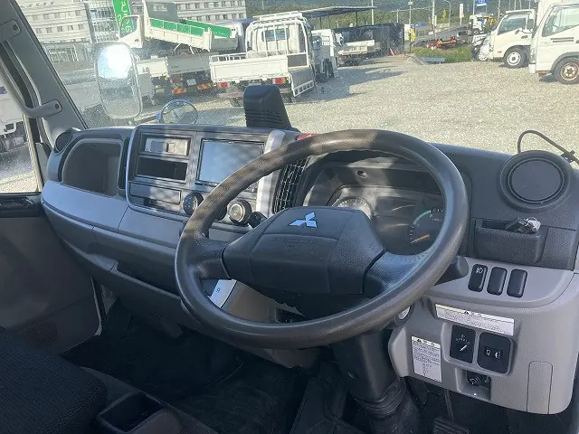 三菱 キャンター 2RG-FBA20(2WD)の写真24