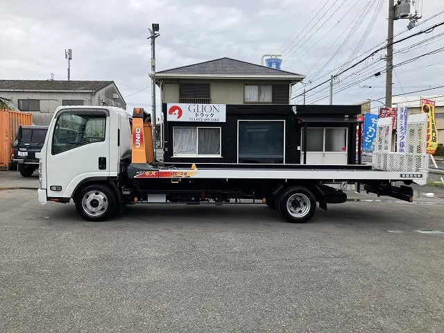 いすゞ エルフ TRG-NPR85AN(2WD)の写真4