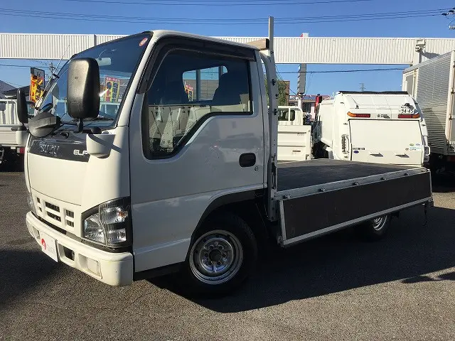 いすゞ エルフ KR-NHR69(2WD)の写真9