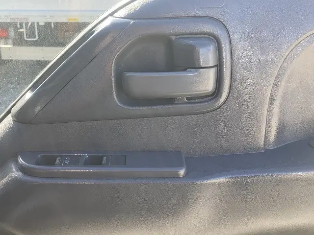 いすゞ フォワード TKG-NKR85AN(2WD)の写真32