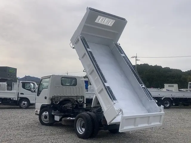 いすゞ エルフ TKG-NKR85AN(2WD)の写真6