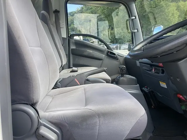 いすゞ エルフ BKG-NNR85AR(2WD)の写真21