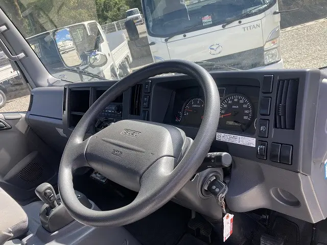 いすゞ エルフ BKG-NNR85AR(2WD)の写真23