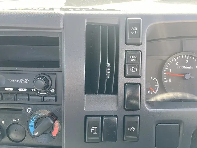 いすゞ エルフ BKG-NNR85AR(2WD)の写真26