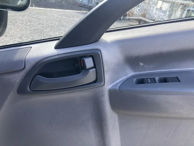 いすゞ エルフ BKG-NNR85AR(2WD)の写真30