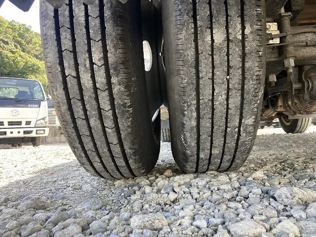 いすゞ エルフ BKG-NNR85AR(2WD)の写真42