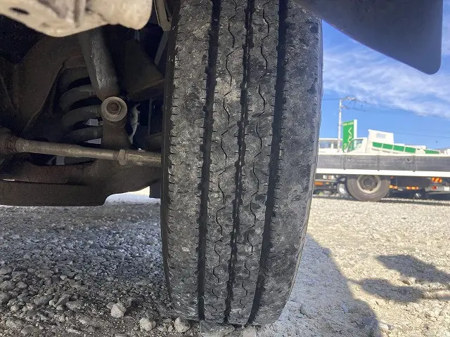 いすゞ エルフ BKG-NNR85AR(2WD)の写真46