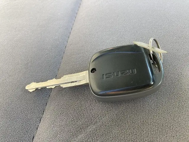 いすゞ エルフ BKG-NNR85AR(2WD)の写真47