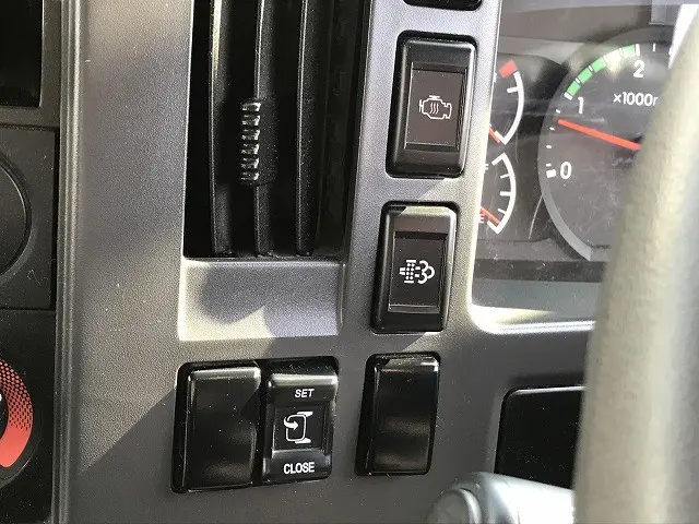 いすゞ フォワード 2PG-FRR90S1(2WD)の写真32