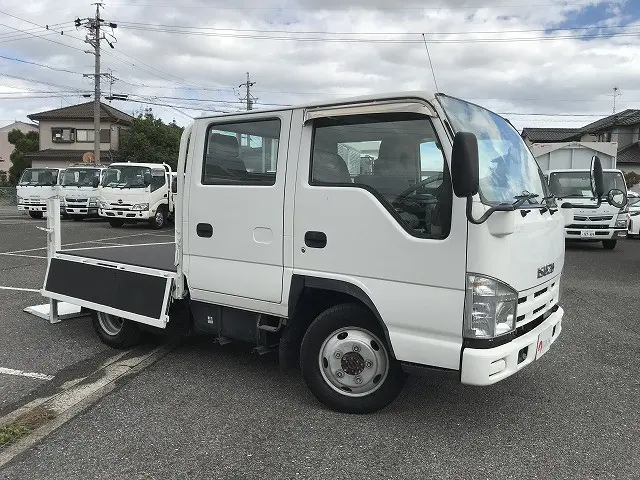 いすゞ エルフ BKG-NHS85A(4WD)の写真10