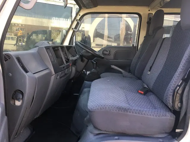 いすゞ エルフ 2RG-NJR88A(2WD)の写真30