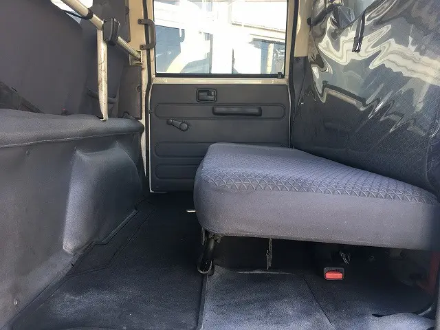 いすゞ エルフ 2RG-NJR88A(2WD)の写真33