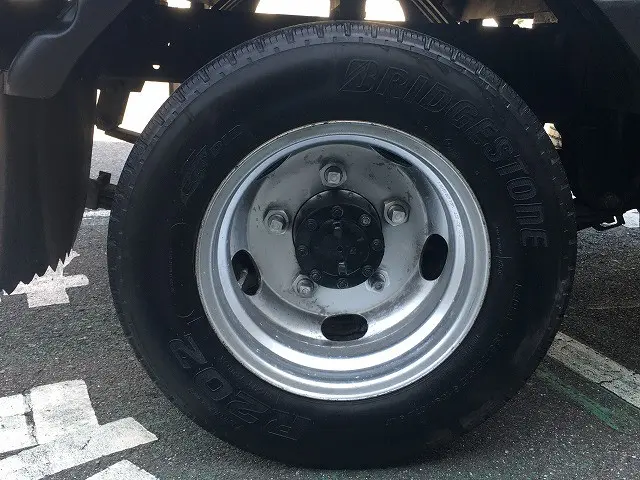 いすゞ エルフ 2RG-NJR88A(2WD)の写真37