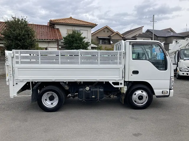 いすゞ エルフ TRG-NKR85A(2WD)の写真5
