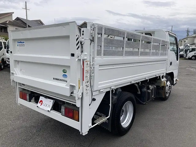 いすゞ エルフ TRG-NKR85A(2WD)の写真8