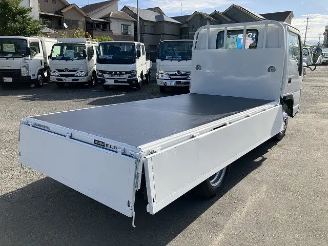 いすゞ エルフ BKG-NJR85A(2WD)の写真15