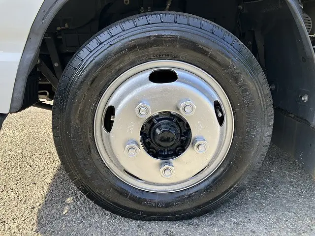 いすゞ エルフ BKG-NJR85A(2WD)の写真23